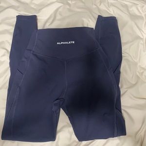 Alphalete surface pocket legging